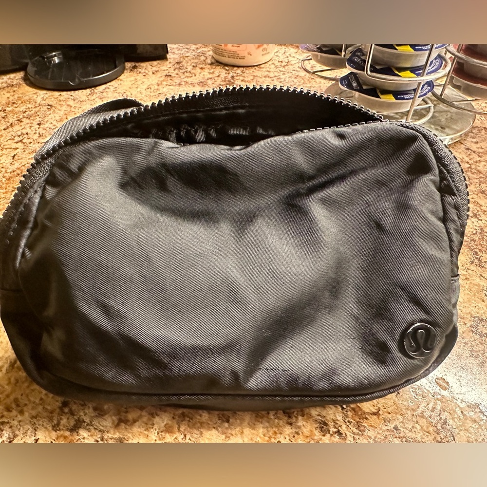 Lululemon “original” everywhere belt bag